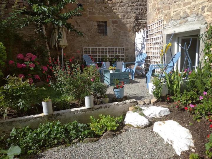Appartement Rouge Avec Jardin Eymoutiers  Kültér fotó