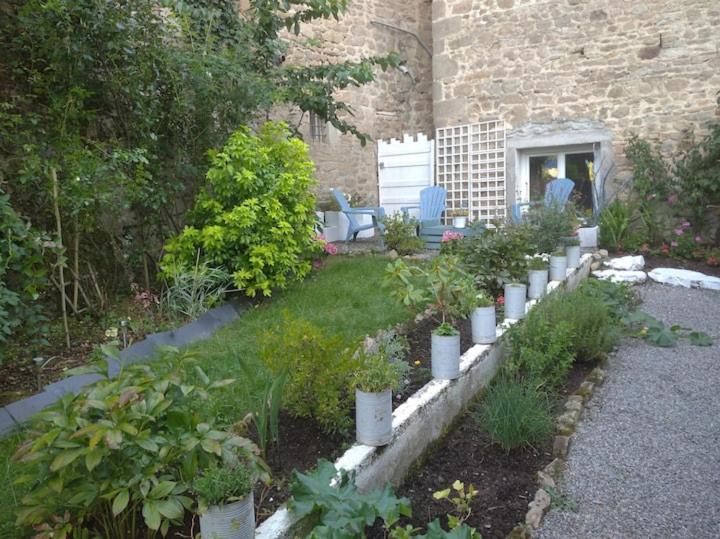 Appartement Rouge Avec Jardin Eymoutiers  Kültér fotó