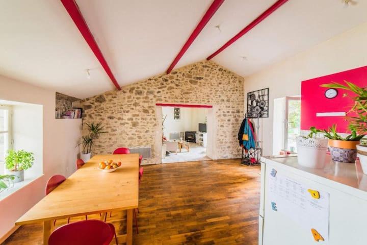Appartement Rouge Avec Jardin Eymoutiers  Kültér fotó