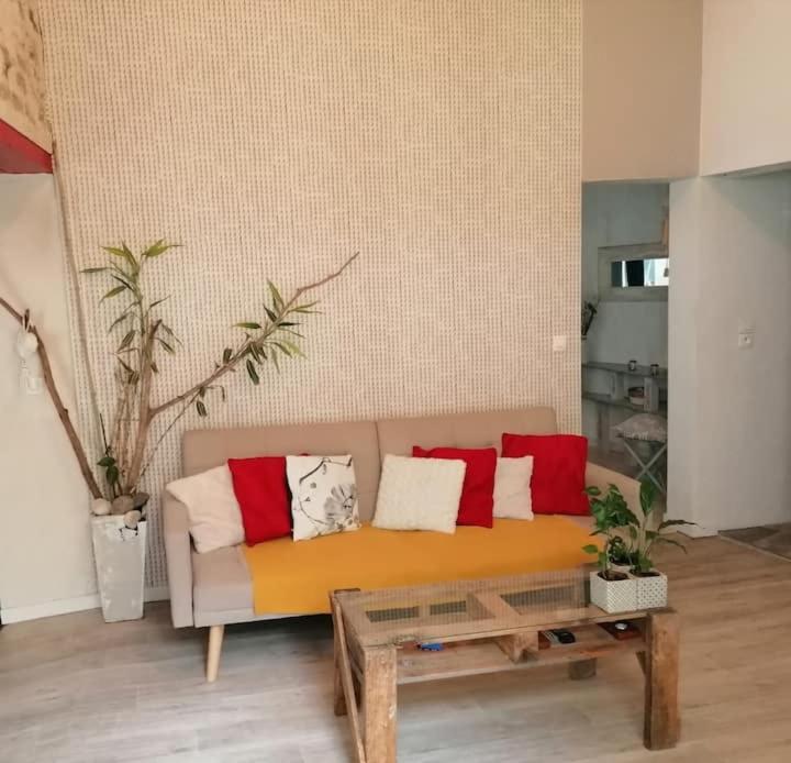 Appartement Rouge Avec Jardin Eymoutiers  Kültér fotó
