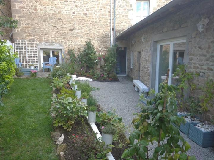 Appartement Rouge Avec Jardin Eymoutiers  Kültér fotó